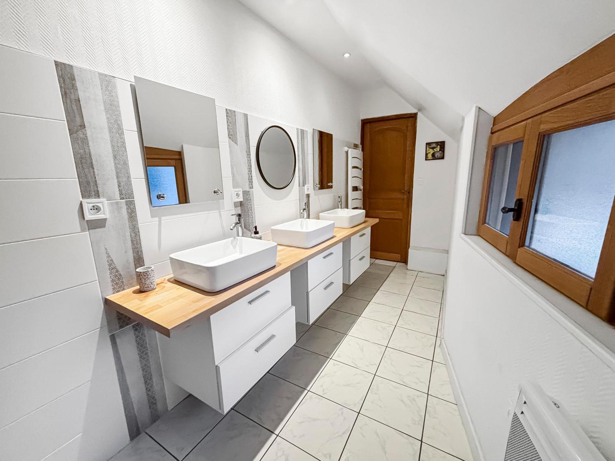 Spacieux & Lumineux Avec Smart Tv Et Wi-Fi Rapide Troyes Luaran gambar