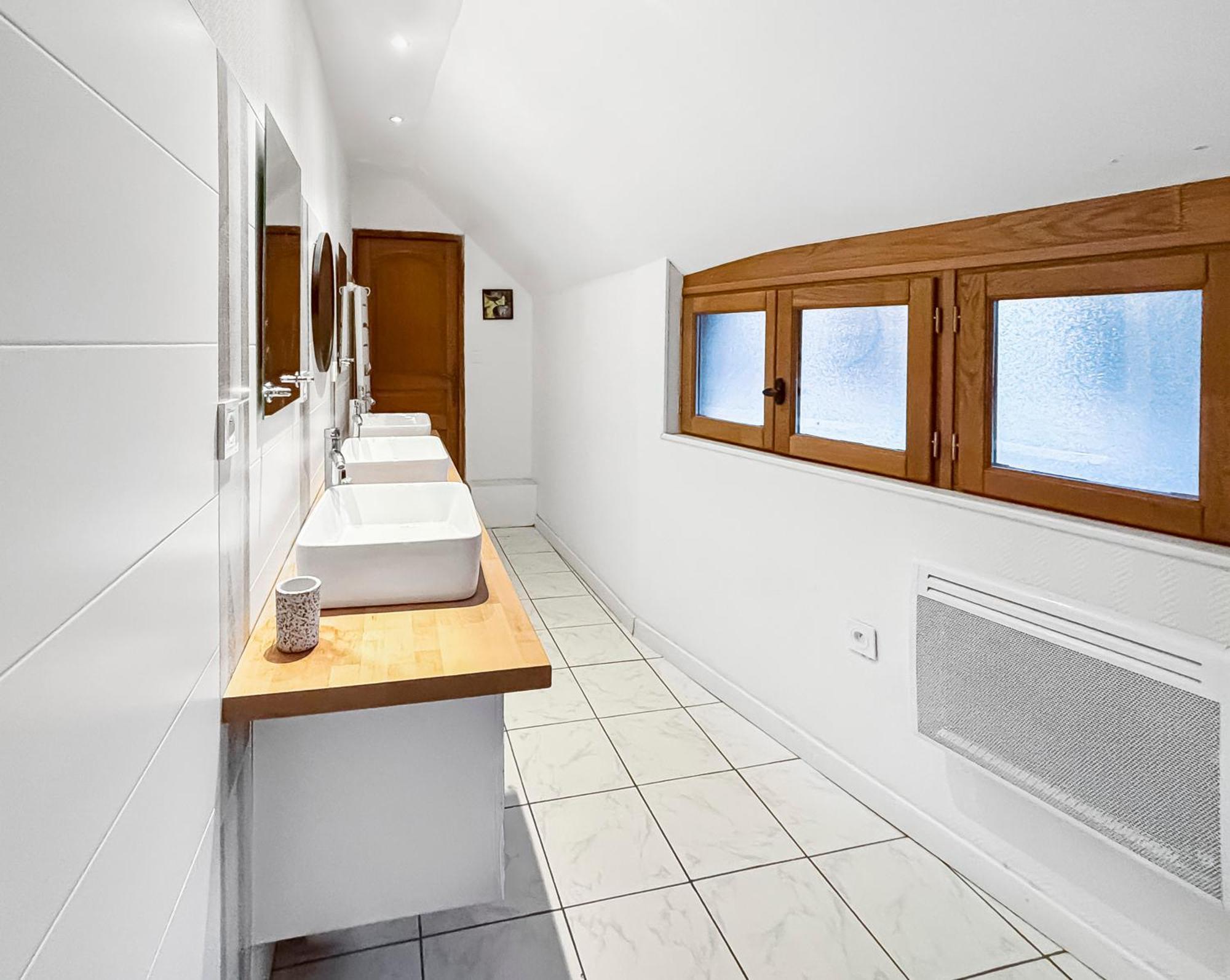 Spacieux & Lumineux Avec Smart Tv Et Wi-Fi Rapide Troyes Luaran gambar